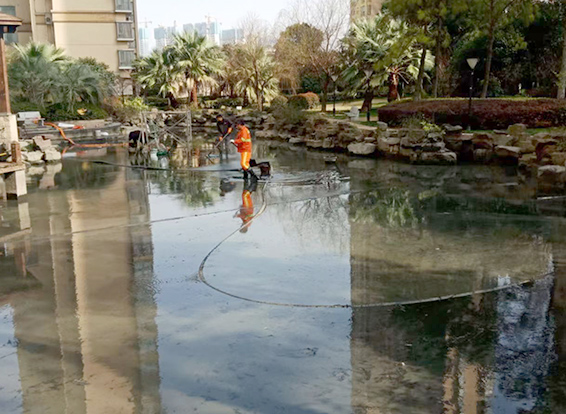 海东景观池淤泥清理